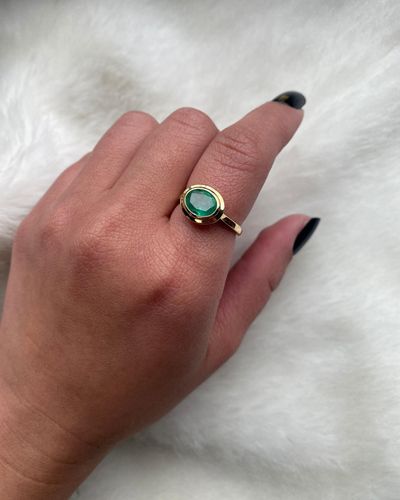 Goshwara East-west Faceted Oval Emerald Ring - Green