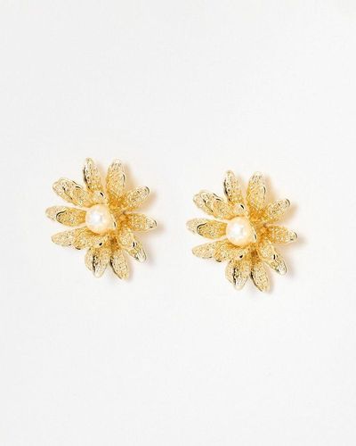 Oliver Bonas Montana Textured Flower Faux Pearl Stud Earrings - Metallic
