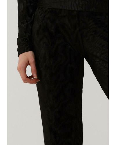 Another Label Hose Garcelle Pleated Pants - Schwarz