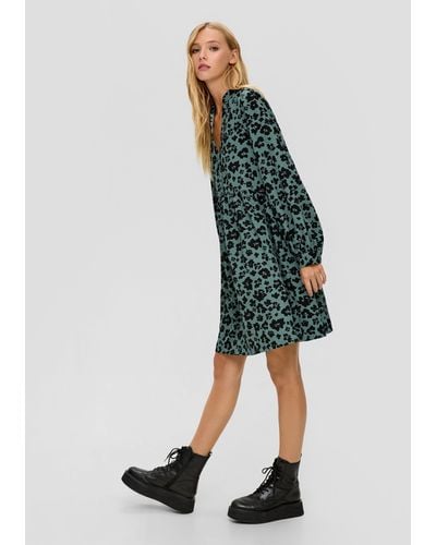 QS Minikleid Crêpe-Kleid mit All-over-Print Raffung - Grün