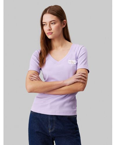 Calvin Klein T-Shirt WOVEN LABEL RIB V-NECK TEE mit Logomarkenpatch - Grau