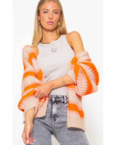 SassyClassy Oversize Strickjacke aus weichem Grobstrick Lässiger Strick Cardigan mit Streifen - Orange