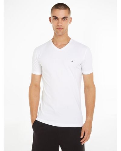 Calvin Klein T-Shirt CK EMBRO BADGE V-NECK TEE mit Logopatch - Weiß