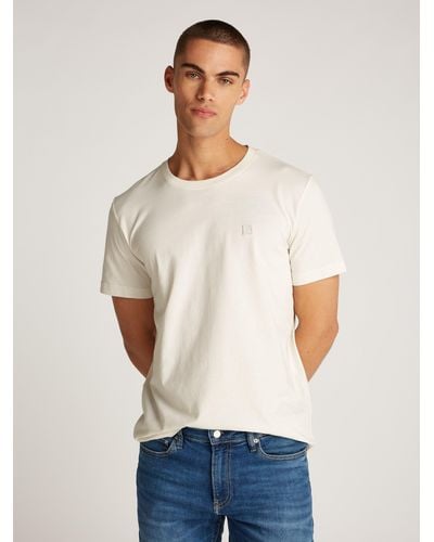 Calvin Klein T-Shirt CK EMBRO BADGE TEE mit Logopatch - Weiß