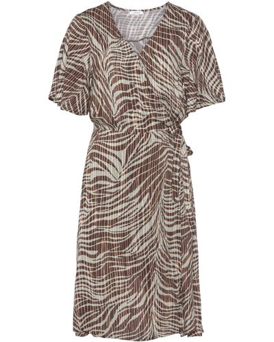 Lascana Wickelkleid mit Alloverdruck, kurzes Sommerkleid im Animalprint, Strandkleid - Mehrfarbig