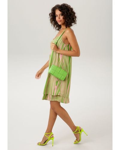 Aniston CASUAL Sommerkleid mit trendfarbenem, kunstvollem Streifen-Dessin - Grün
