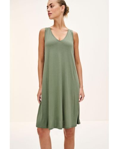Next Jerseykleid Lässiges Kleid mit V-Ausschnitt (1-tlg) - Grün