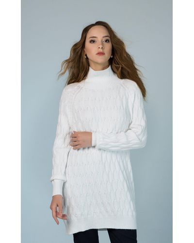 Passioni Weißer Oversize Pullover oder Strickkleid mit detailliertem Zopfmuster