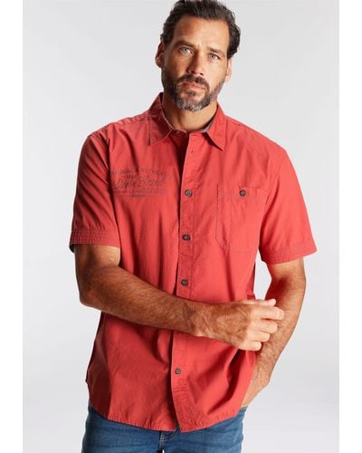 Man's World Man's World Kurzarmhemd mit kleinem Brustprint - Rot