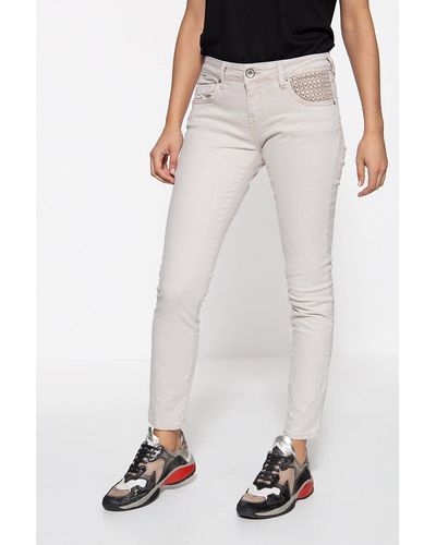 ATT Jeans ATT 5-Pocket-Jeans Leoni mit Lochstickerei am Tascheneingriff - Mehrfarbig