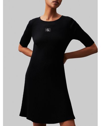 Calvin Klein Sweatkleid WOVEN LABEL SS SWEATER DRESS mit Logopatch - Schwarz