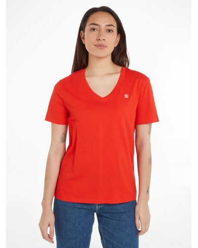 Calvin Klein T-Shirt CK EMBRO BADGE V-NECK TEE mit Logomarkenlabel - Rot