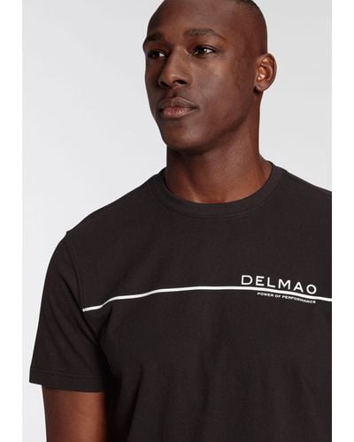 Delmao T-Shirt mit modischem Brustprint - Schwarz