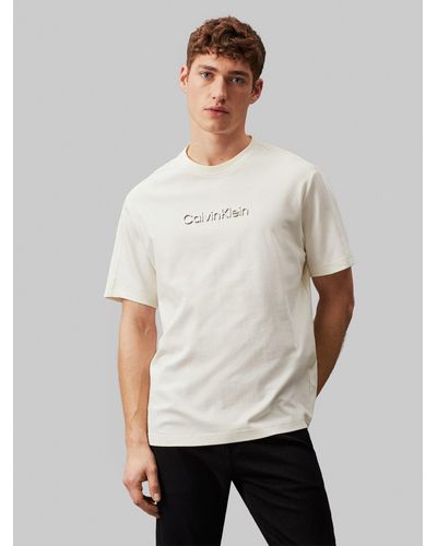 Calvin Klein SHADOW EMBOSSED LOGO T-SHIRT mit Logoschriftzug - Weiß