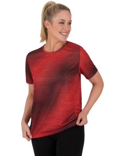 Trigema T-Shirt COOLMAX® Sportshirt mit modischem Druck (1-tlg) - Rot