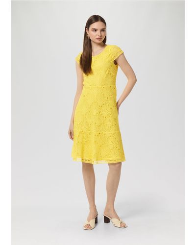 Comma, Minikleid Kleid aus Spitze mit Rundhalsausschnitt Lochstickerei - Gelb