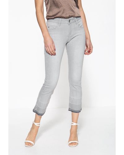 ATT Jeans ATT Slim-fit-Jeans Brenda mit offenen Saumkanten und Waschung - Grau