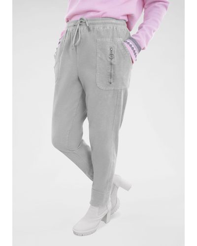 NAVIGAZIONE Jogger Pants mit Zusatz-Reißverschlusstaschen - Grau