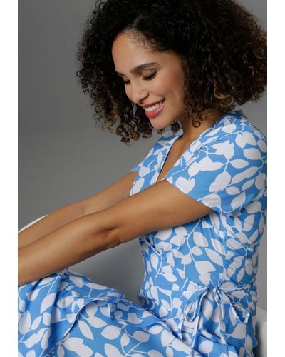 Aniston CASUAL Wickelkleid mit graphischen Blätterdruck - Grau