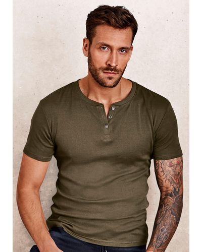 H.i.s. T-Shirt mit aufwendiger Knopfleiste perfekt als Unterziehshirt - Grün