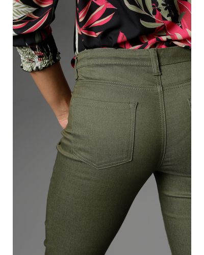 Aniston SELECTED Straight-Jeans in verkürzter cropped Länge - Grün