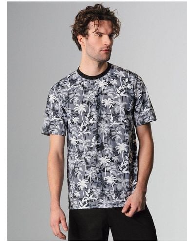 Trigema T-Shirt mit sommerlichem Allover-Print (1-tlg) - Grau