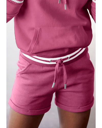 Buffalo Sweatshorts mit Logostickerei und seitlichen Taschen, Loungeanzug - Pink