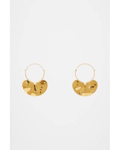 Patou Small Hammered Brass Hoop Earrings - Metallic