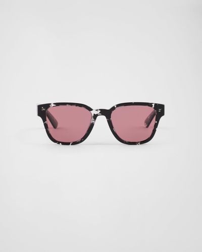 Prada Sonnenbrille Mit Ikonischer Plakette Aus Metall - Pink