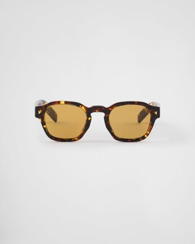 Prada Sunglasses With Iconic Metal Plaque - Multicolour