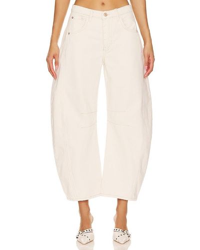 Free People MID-RISE-JEANS MIT BARREL-BEIN LUCKY YOU - Natur