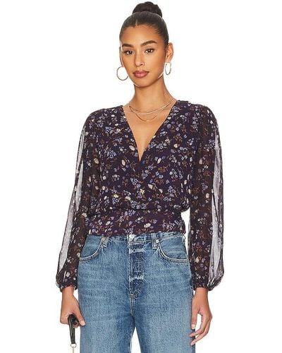 1.STATE Front ruched v neck top - Azul