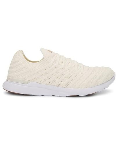 Athletic Propulsion Labs Techloom Wave Trainer - White