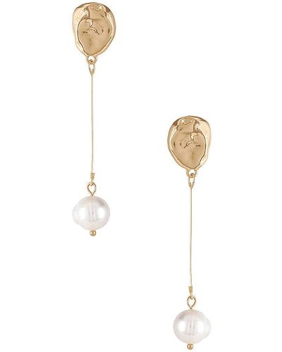 petit moments Kylie Earrings - White