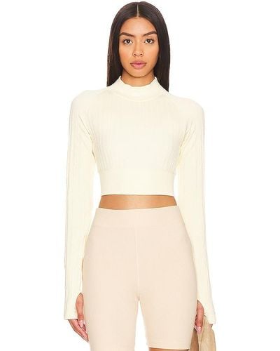 Alo Yoga Alosoft Finesse Short-sleeve Crop Top in Natural