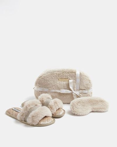 River Island Cream Faux Fur Slipper And Bag Set - White