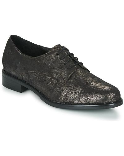 Betty London Caxo Casual Shoes - Black