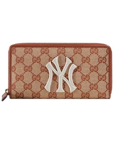 Gucci GG Zip Around Wallet With New York Yankees Patch - Brown