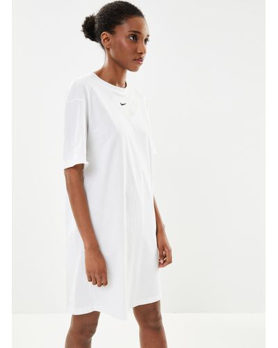 Nike W Nsw Essntl Ss Dress Tshrt - Weiß