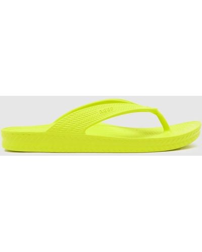 Reef Water Court Sandals In - Yellow