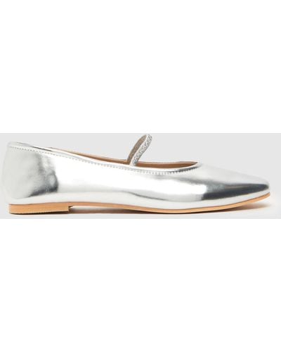 Schuh Louella Mary Jane Ballerina Flat Shoes In - White