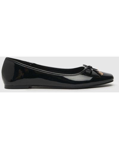 Schuh Leigh Patent Ballerina Flat Shoes In - Black