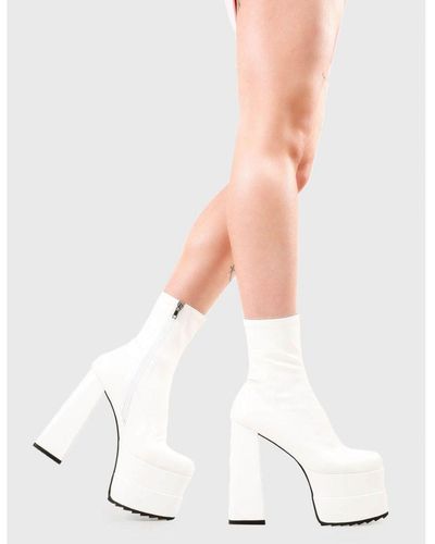LAMODA Chunky Ankle Boots Crybaby Round Toe Platform Heels With Zipper - White