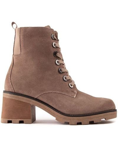 By Caprice Cleated Boots - Brown