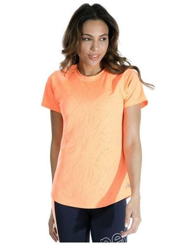 New Balance Qspd Fuel Jacquard T-shirt Voor In Oranje. - Wit