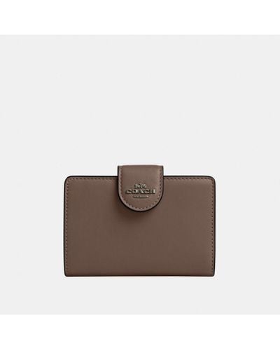 COACH Smooth Leather Medium Corner Zip Wallet - Brown