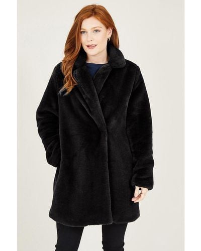 Yumi' Black Faux Fur Coat