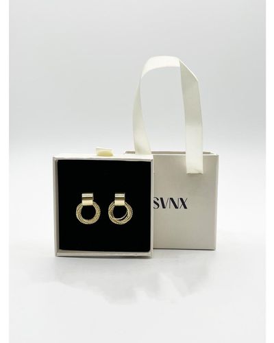 SVNX Multi-Layer Circle Stud Earrings - White
