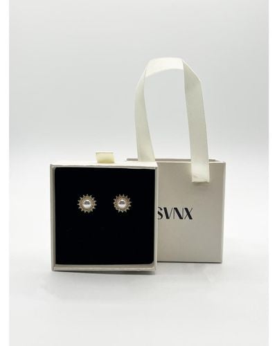 SVNX Pearl Button Stud Earrings With Diamantes - White