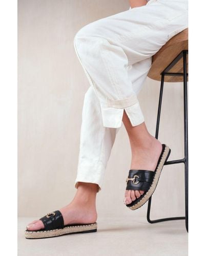Where's That From 'Jupiter' Single Strap Flat Sandals With Thread Design And Golden Detailing - Pink